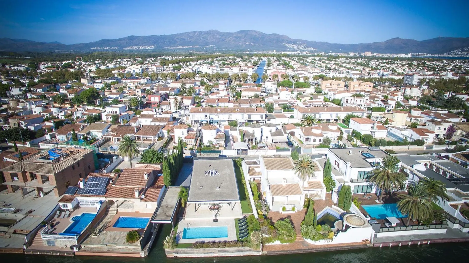 Leon Inmo Villa Nicole - 10699 Empuriabrava Espagne