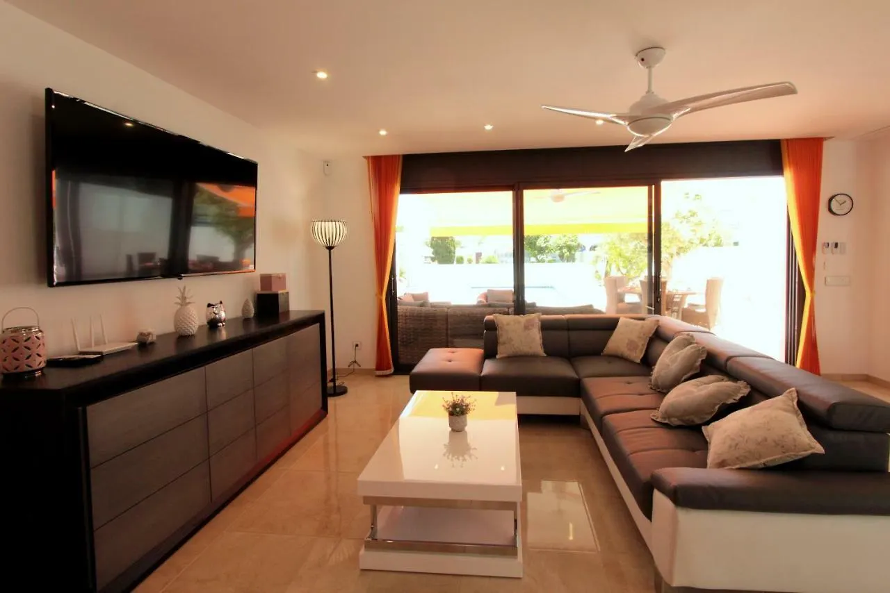 Leon Inmo Villa Nicole - 10699 Empuriabrava