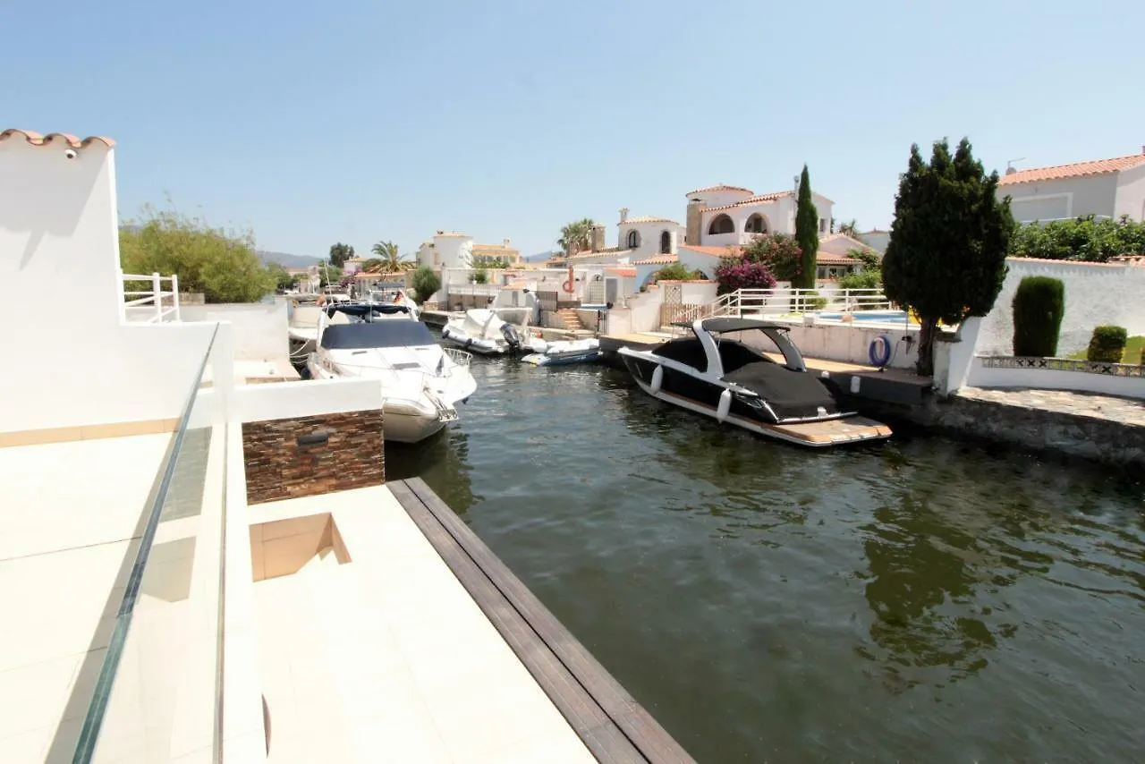 Leon Inmo Villa Nicole - 10699 Empuriabrava Espagne