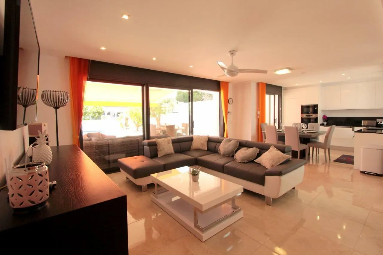 Leon Inmo Villa Nicole - 10699 Empuriabrava 0*,