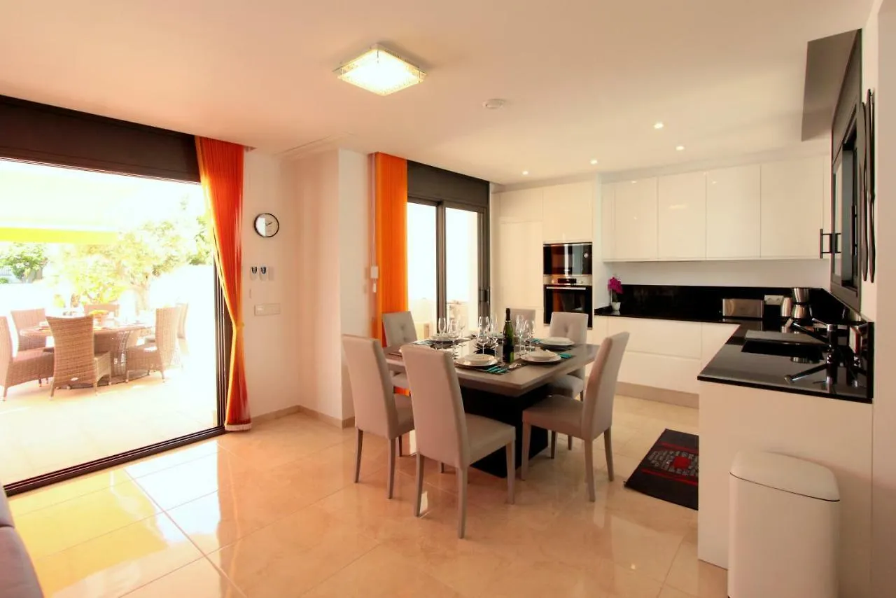Leon Inmo Villa Nicole - 10699 Empuriabrava Espagne