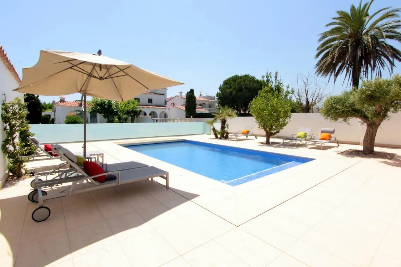 Leon Inmo Villa Nicole - 10699 Empuriabrava