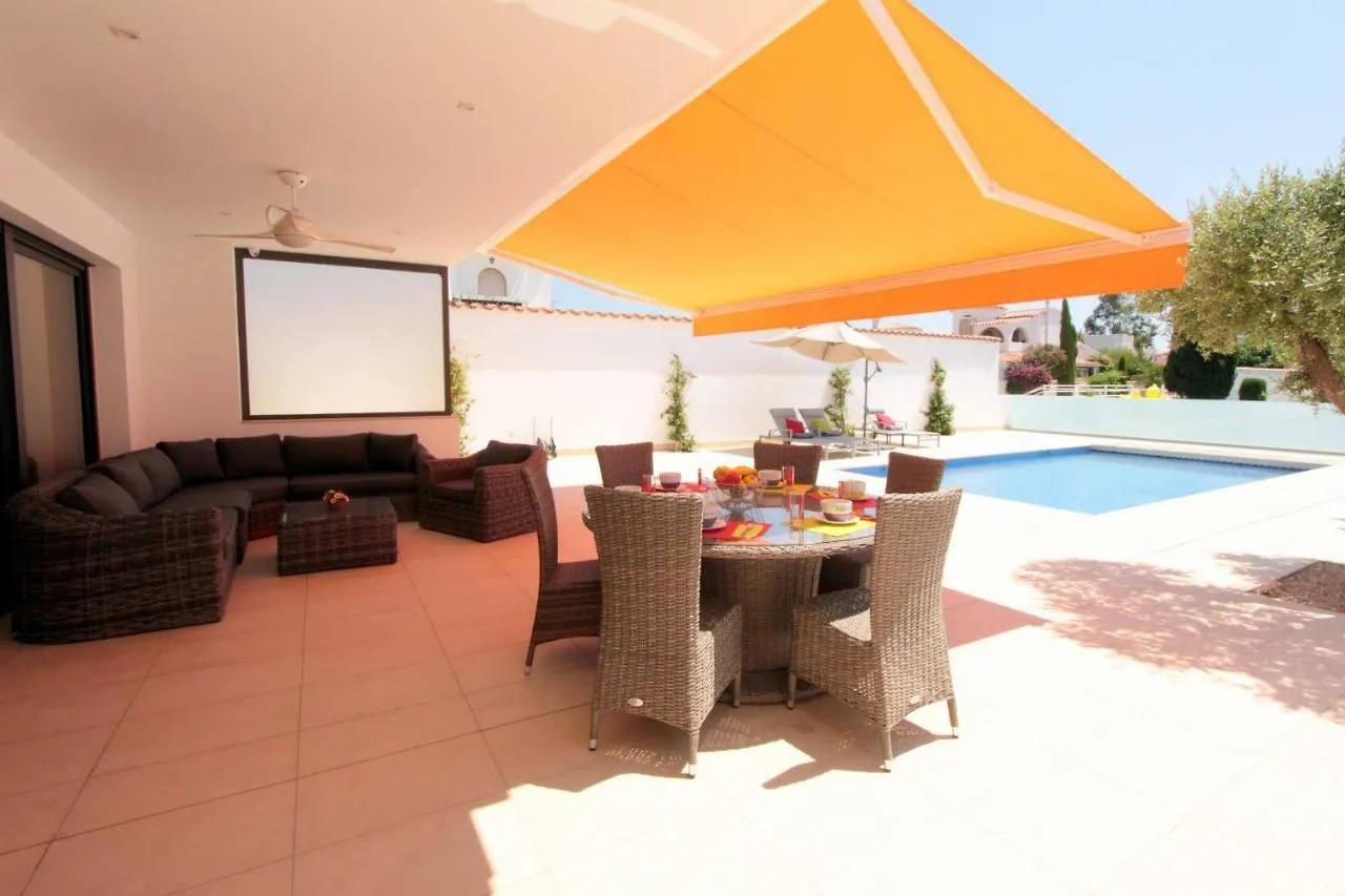 Leon Inmo Villa Nicole - 10699 Empuriabrava Espagne