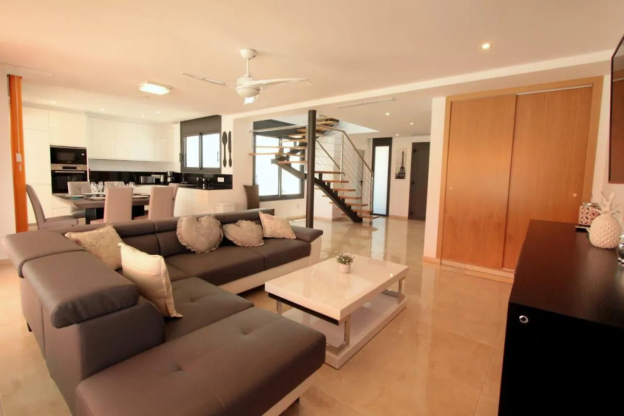 Leon Inmo Villa Nicole - 10699 Empuriabrava