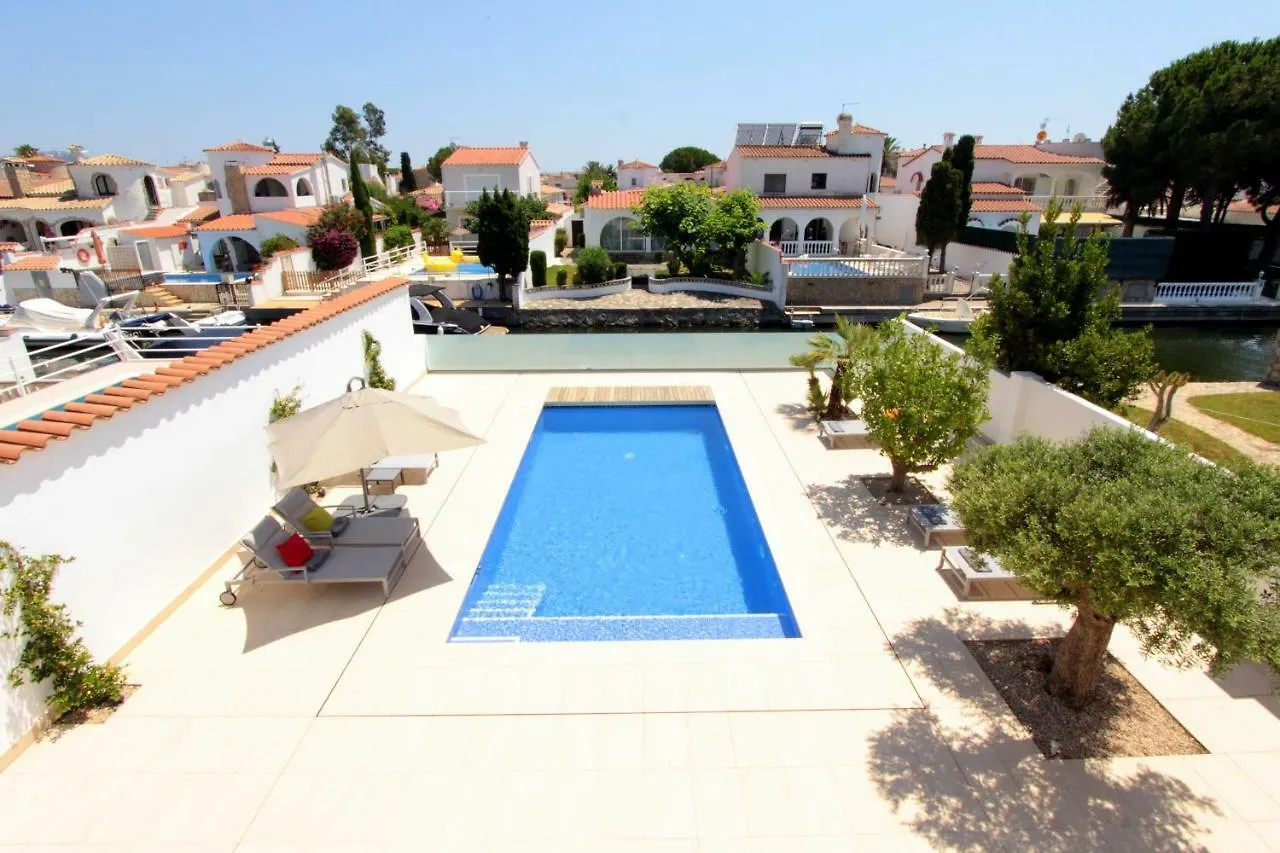 Leon Inmo Villa Nicole - 10699 Empuriabrava